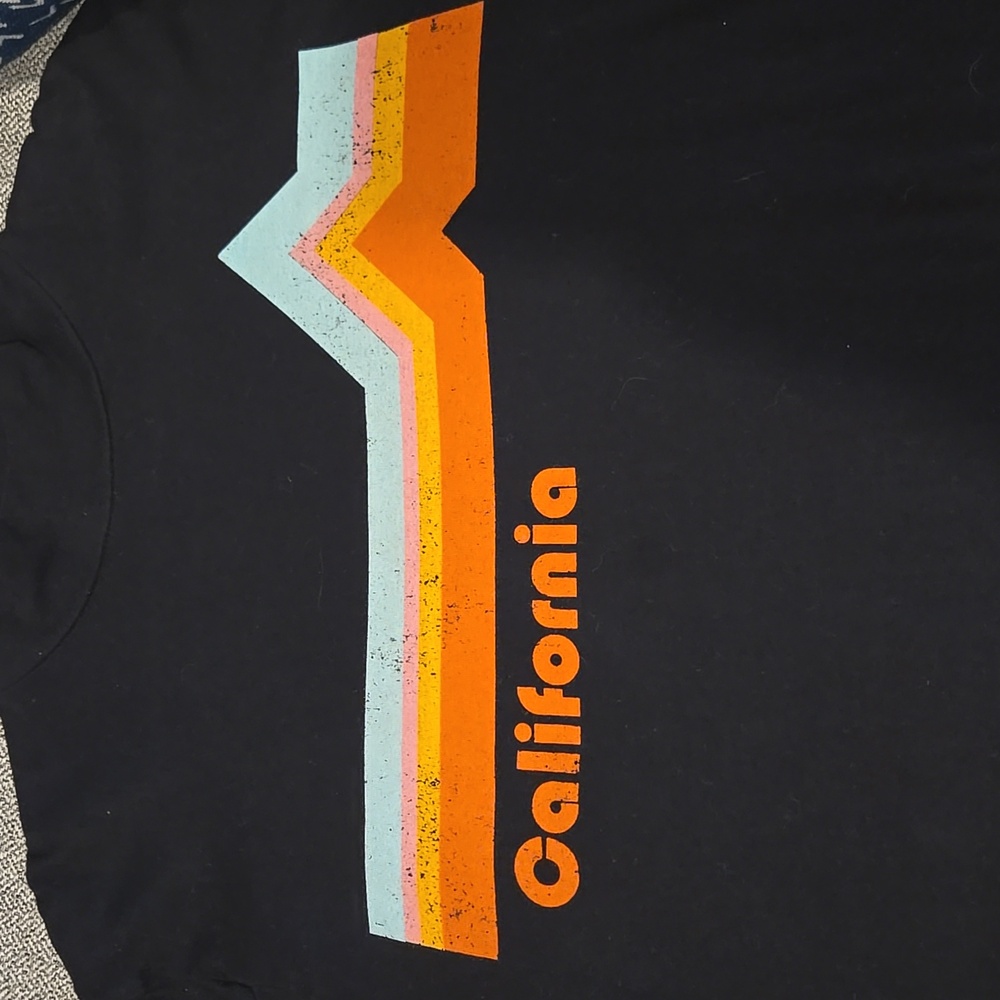 Black Long Sleeve Tee with "California" Graphic Design Detail
